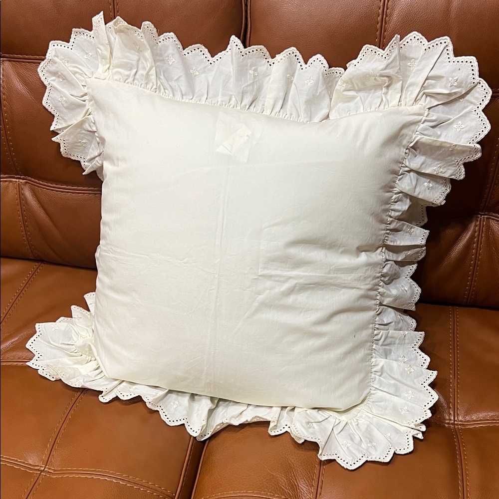 Ralph Lauren home Accent Pillow.💯cotton. Embroidery